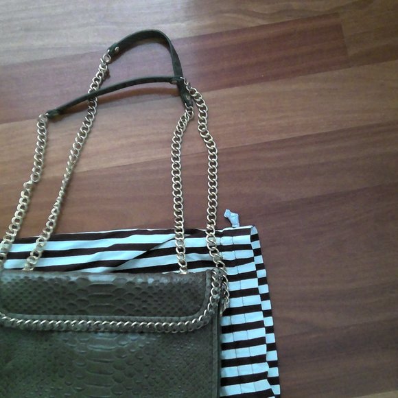 Henri Bendel Green Shoulder Bag/Crossbody Bag with Python Embossing and Chain - Picture 4 of 6